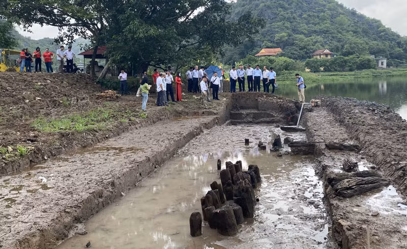 Khai quật khảo cổ tại khu vực phía nam Khu tích lịch sử Cố đô Hoa Lư (Ninh Bình).