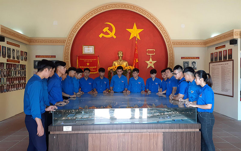 Tham quan tìm hiểu những địa chỉ cách mạng. Tháng Bảy tri ân của Tuổi trẻ Đà Nẵng -0