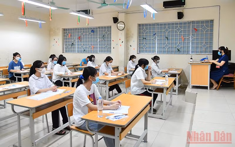 Thí sinh Hà Nội tại kỳ thi vào lớp 10 THPT 2021-2022. (Ảnh: Mỹ Hà)