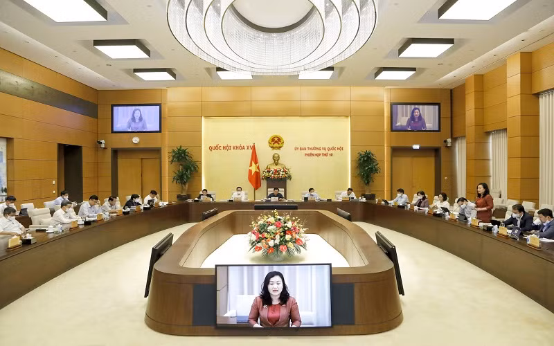 Phiên họp Ủy ban Thường vụ Quốc hội cho ý kiến về báo cáo của Chính phủ về kết quả thực hành tiết kiệm, chống lãng phí năm 2021. (Ảnh Duy Linh)