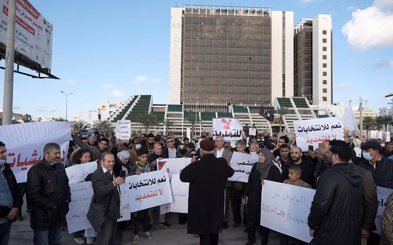 Người Libya phản đối việc trì hoãn cuộc bầu cử tổng thống, ngày 24/12/2021. Ảnh: REUTERS