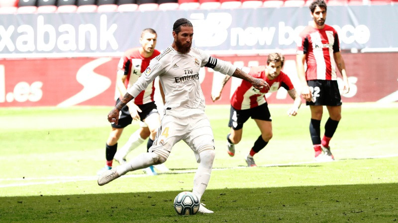 Sergio Ramos ghi bàn thắng thứ 10 tại La Liga mùa này. (Ảnh: Real Madrid CF) Đè bẹp Villarreal, Barcelona giải tỏa áp lực -0