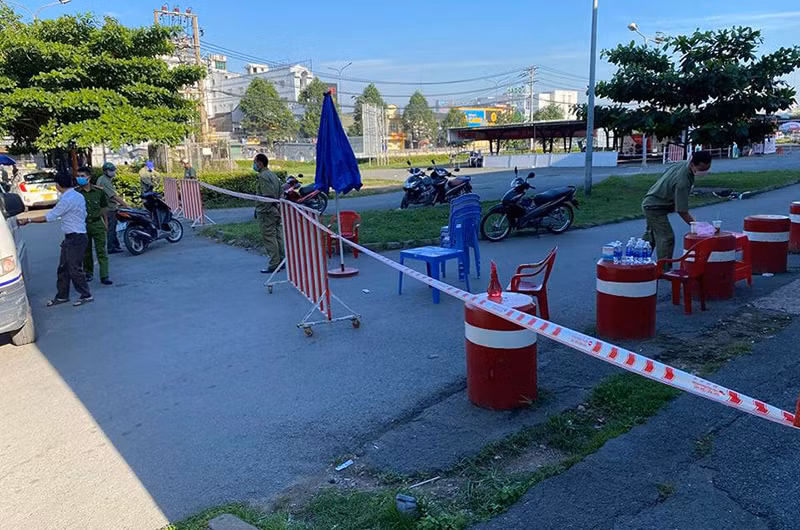 Lực lượng chức năng căng dây, khoanh vùng cách ly siêu thị Big C Đồng Nai.