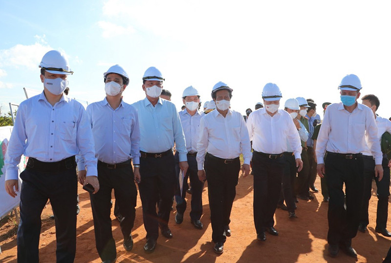 Phó Thủ tướng Lê Văn Thành cùng đoàn công tác Chính phủ kiểm tra khu vực giải phóng mặt bằng xây dựng sân bay Long Thành. Không để chậm tiến độ xây dựng sân bay Long Thành -0