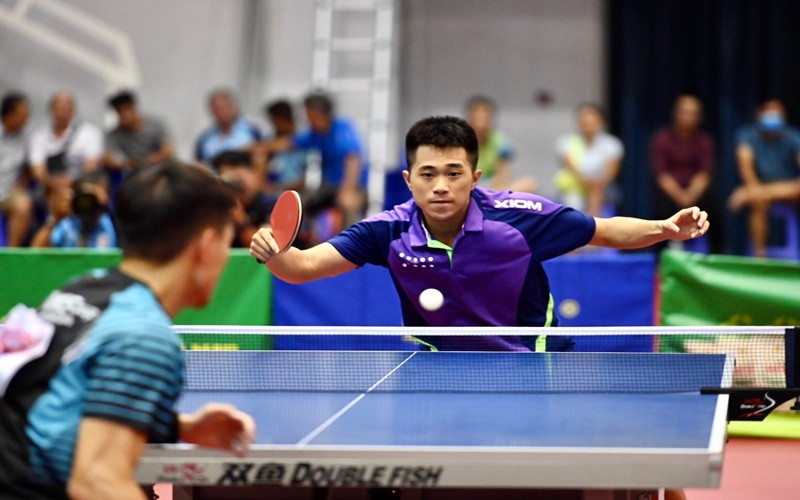 Với những cú đánh đầy kỹ thuật, Nguyễn Đức Tuân đã nhanh chóng vượt lên dẫn trước 3-1. Trận chung kết đơn nữ và đơn nam hấp dẫn, kịch tính -0