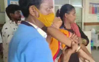 Ít nhất 150 người, chủ yếu là các công nhân nữ, bị ngộ độc khí. (Nguồn: India Times)