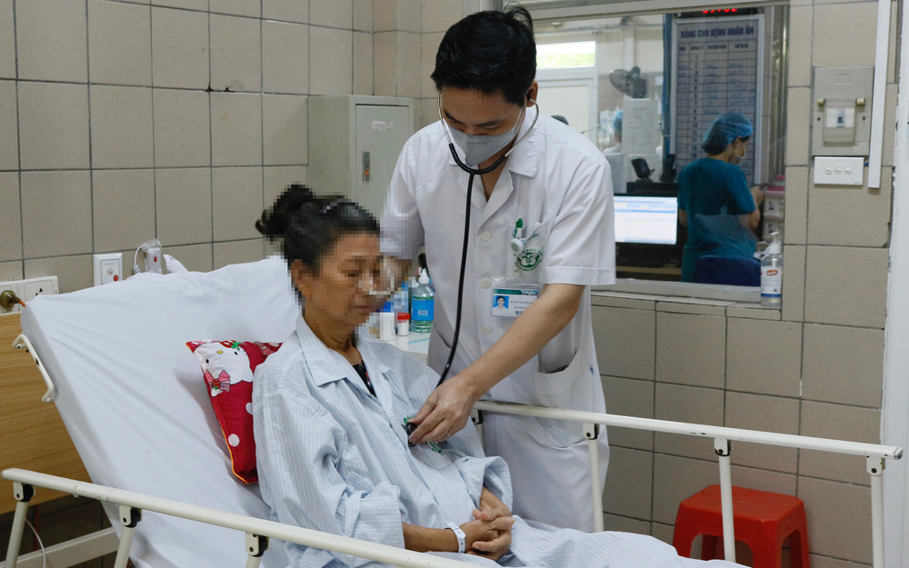 Trong hai ca ngộ độc nặng, người vợ đã tỉnh táo hơn và đã tự chăm sóc cá nhân. Con số bệnh nhân ngộ độc do ăn Pate Minh Chay chưa dừng lại -0