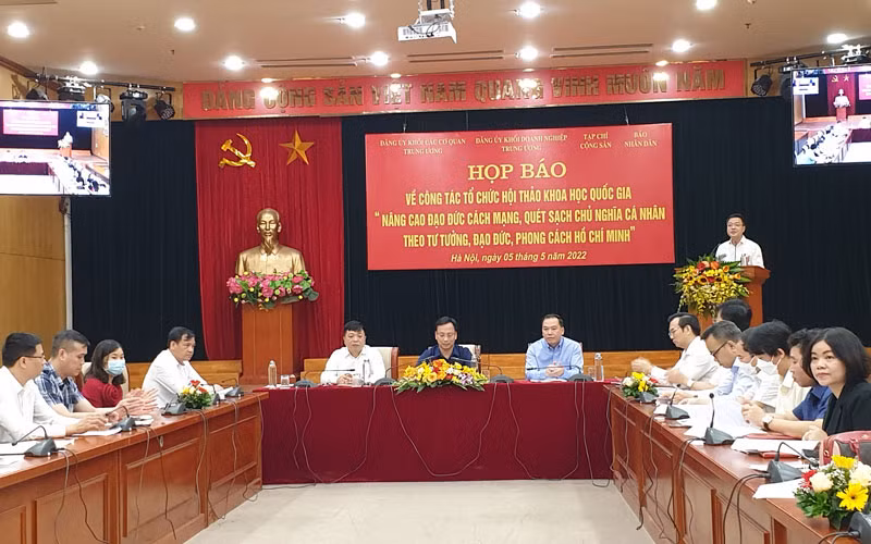 Hình ảnh buổi họp báo. 