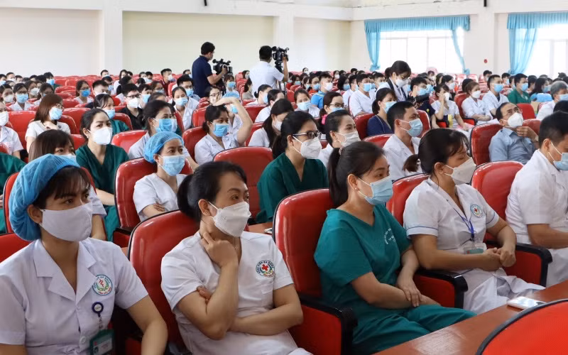 Hơn 200 cán bộ, y, bác sĩ tỉnh Bắc Ninh hỗ trợ thành phố Hà Nội phòng, chống dịch Covid-19