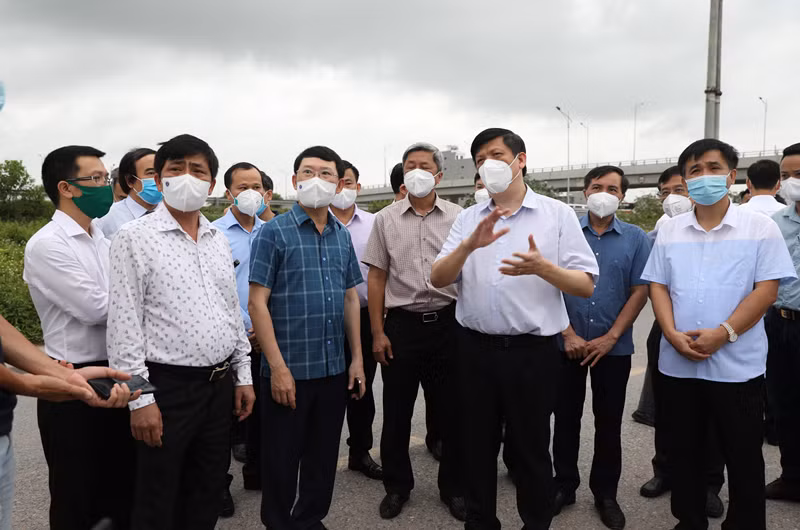 Đoàn công tác của Bộ Y Tế do Bộ Trưởng Nguyễn Thanh Long dẫn đầu cùng lãnh đạo tỉnh Bắc Giang kiểm tra chống dịch tại KCN Quang Châu.
