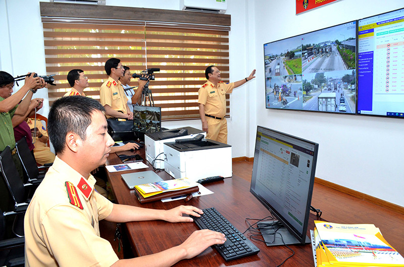 Phòng vận hành Hệ thống giám sát, xử lý vi phạm TTATG trên tuyến Quốc lộ 1A, đoạn qua Bình Thuận được đặt tại Phòng CSGT, Công an tỉnh Bình Thuận. Giám sát, xử lý vi phạm TTATGT trên tuyến Quốc lộ 1A bằng hệ thống camera -0