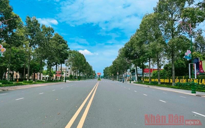 Đường phố vắng khi thành phố Cao Lãnh thực hiện giãn cách xã hội theo Chỉ thị 16. Những ngày thần tốc dập dịch ở Đồng Tháp -0