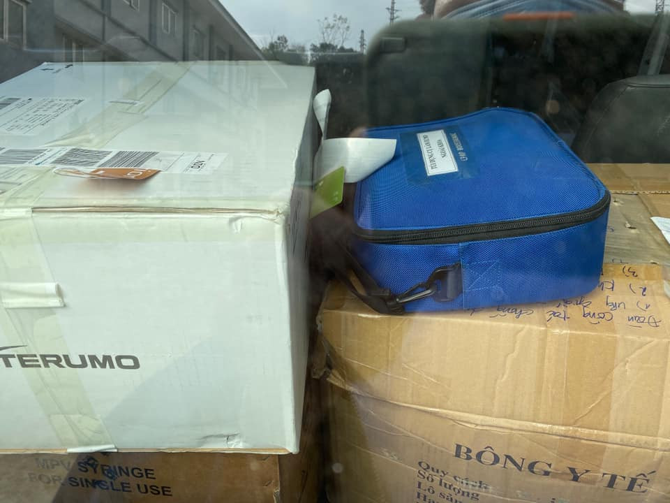 Các trang thiết bị y tế được vận chuyển tới Điện Biên để hỗ trợ địa phương này điều trị bệnh nhân Covid-19. 30 chuyên gia hỗ trợ Điện Biên chống dịch -0