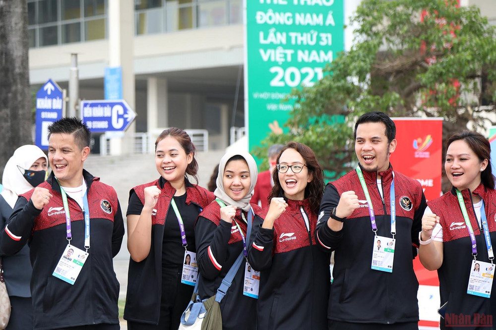Đại diện đoàn thể thao Indonesia thể hiện quyết tâm trước giờ thi đấu. Ngày hội để tất cả cùng tỏa sáng -0