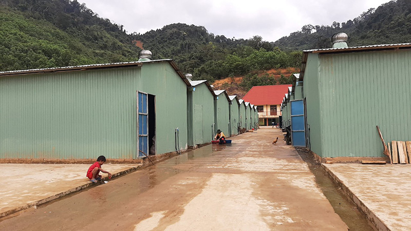 Khu nhà mới xây dành cho 17 hộ dân ở thôn Trà Văn A, xã Phước Kim (huyện Phước Sơn). Xuân ấm trên vùng bão lũ -0