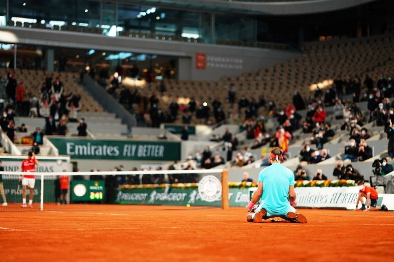 Nadal ăn mừng chiến thắng trước Djokovic. (Ảnh: FFT) Vô địch Roland Garros, Nadal san bằng kỷ lục 20 danh hiệu Grand Slam -0