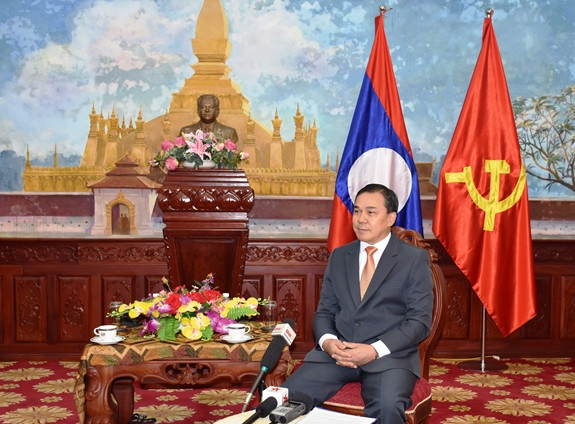 Đại sứ đặc mệnh toàn quyền nước Cộng hòa Dân chủ Nhân dân Lào tại Việt Nam Sengphet Houngboungnuang. (Ảnh: qdnd.vn)