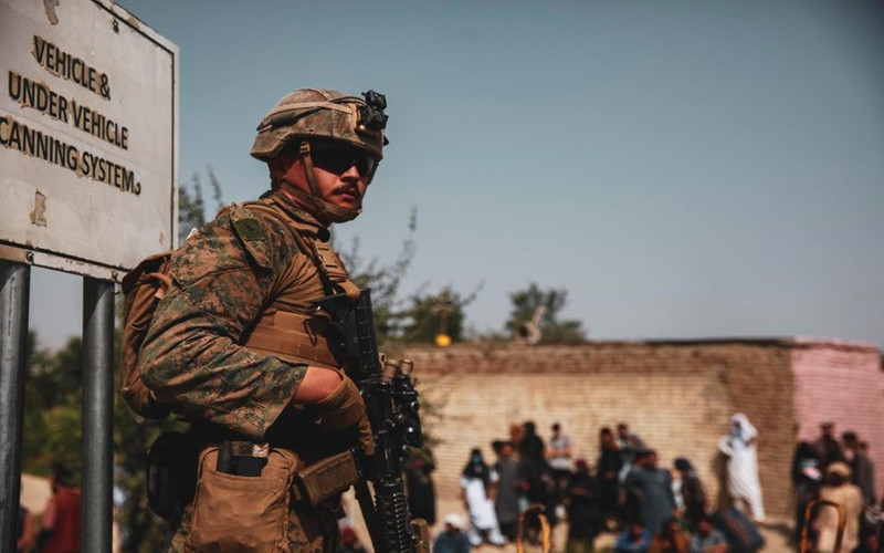 Binh sĩ Mỹ bảo vệ an ninh tại sân bay quốc tế Hamid Karzai, Kabul, Afghanistan, ngày 18/8. (Ảnh: Reuters)