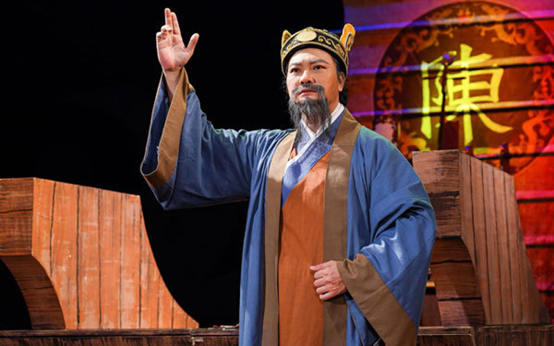 Nghệ sĩ ưu tú Tạ Tuấn Minh trong vai Trần Thủ Độ. “Thiên mệnh” - vở kịch lịch sử mang tính thời sự -0