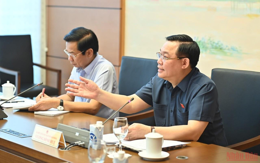 Chủ tịch Quốc hội Vương Đình Huệ phát biểu tại phiên họp Tổ 12 chiều 26/5. (Ảnh: KHOA NGUYÊN)