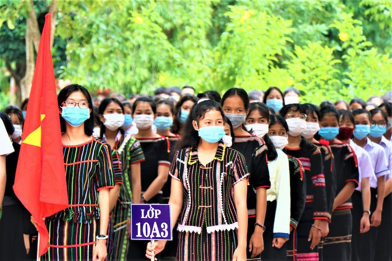 Học sinh Trường THPT dân tộc nội trú Nơ Trang Lơng, tỉnh Đắk Lắk dự lễ khai giảng Niềm vui đón năm học mới tại các địa phương trên cả nước -0