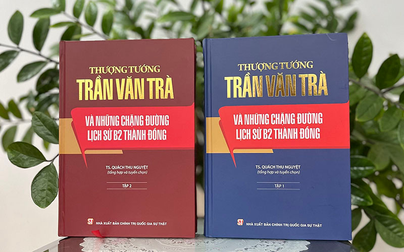 Bộ sách “Thượng tướng Trần Văn Trà và những chặng đường lịch sử B2 Thành đồng” vừa ra mắt độc giả. Ra mắt Tủ sách “Học tập và làm theo tư tưởng, đạo đức, phong cách Hồ Chí Minh” -0