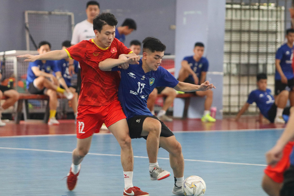 Do ảnh hưởng của dịch Covid-19, đội tuyển futsal Việt Nam chỉ có thể thi đấu cọ xát với các câu lạc bộ trong nước. (Ảnh: Hữu Thành)