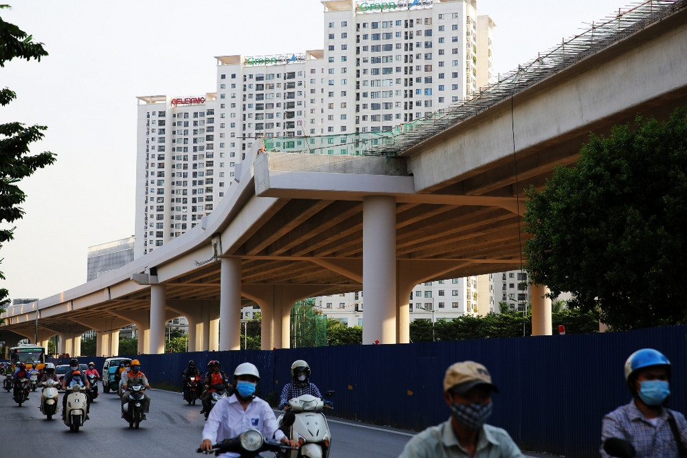 Dự án đường trên cao đoạn Mai Dịch - Nam Thăng Long được Bộ Giao thông vận tải điều chỉnh hạn chót thông xe toàn tuyến vào tháng 12-2020. Công trình được kỳ vọng sẽ giải quyết bài toán ùn tắc giao thông ở cửa ngõ Thủ đô Hà Nội. Dự án cầu cạn Mai Dịch – Nam Thăng Long -0
