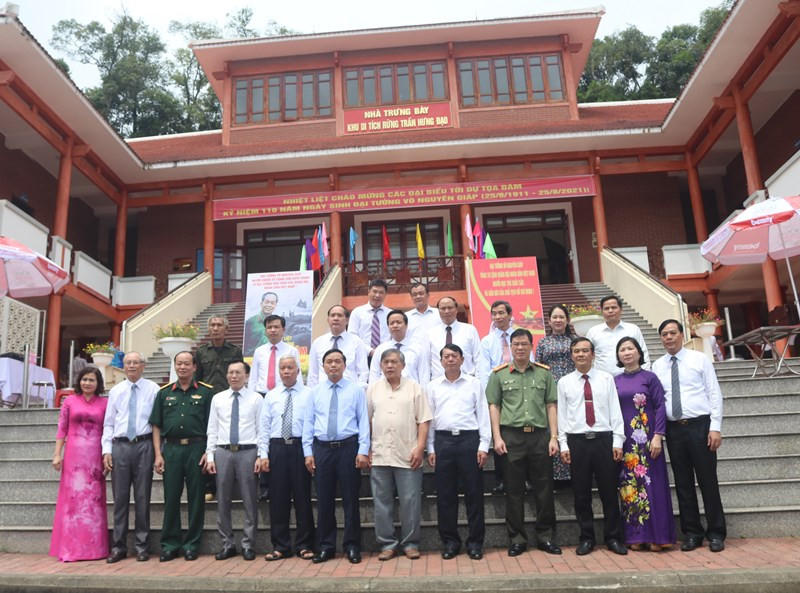 Các đồng chí lãnh đạo tỉnh Cao Bằng và đại diện thân nhân gia đình 34 chiến sĩ Đội Việt Nam tuyên truyền giải phóng quân. Đại tướng Võ Nguyên Giáp với quê hương cội nguồn cách mạng Cao Bằng -0