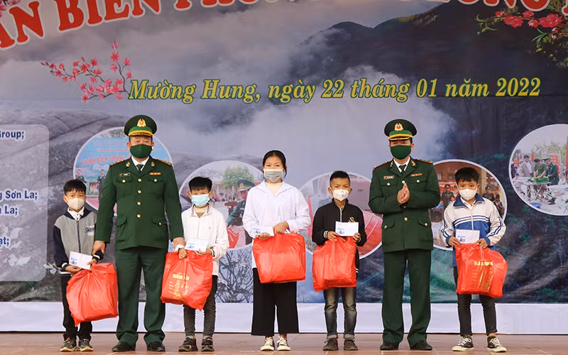 “Xuân biên phòng ấm lòng dân bản” ở Sơn La -0