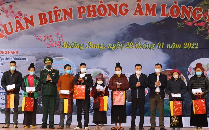 “Xuân biên phòng ấm lòng dân bản” ở Sơn La -0