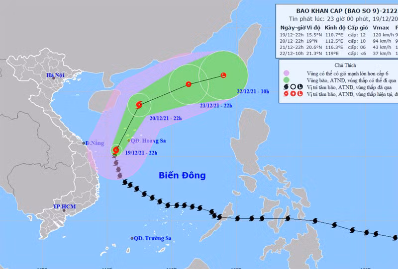Vị trí và hướng di chuyển của bão số 9 lúc 23 giờ ngày 19/12. (Nguồn: nchmf.gov.vn)