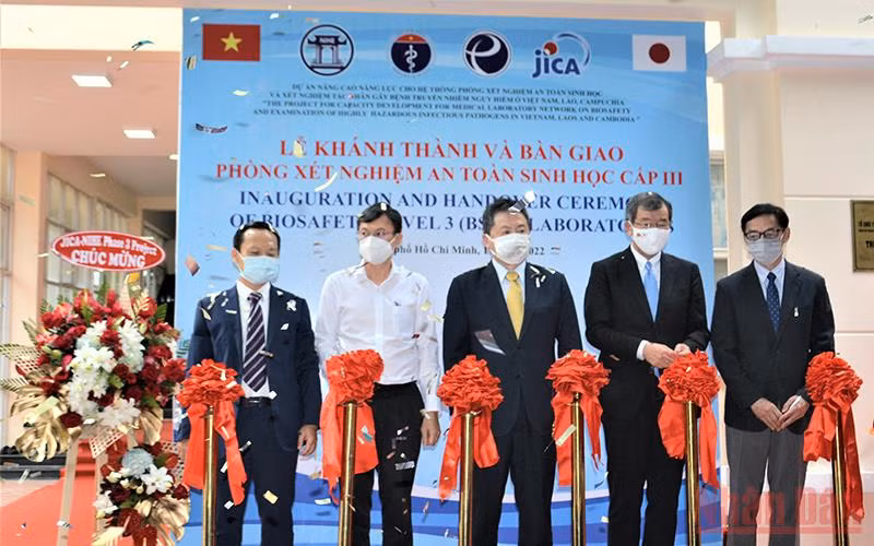 Lễ cắt băng khánh thành phòng thí nghiệm BSL-3 tại Viện Pasteur thành phố Hồ Chí Minh. 
