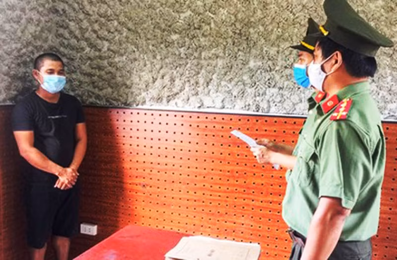 Hồ Van Den, một trong ba đối tượng bị Công an Quảng Trị bắt giữ ngày 11-9.