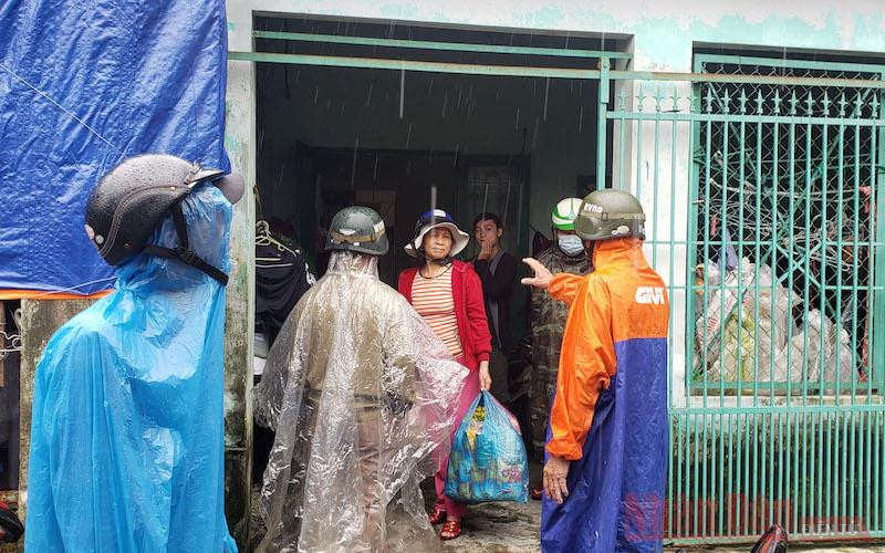 Vận động người dân di dời. Khuyến cáo dân Lý Sơn không ra khỏi nhà từ 12 giờ trưa nay -0