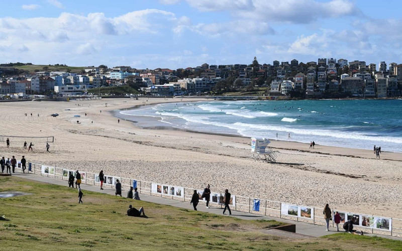 Triển lãm ảnh dọc bờ biển Bondi, Sydney, Australia. (Ảnh: Getty Images) uc1.jpg -1