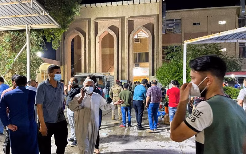 Nổ bình chứa oxy được cho là nguyên nhân của vụ hỏa hoạn. (Ảnh: Reuters)