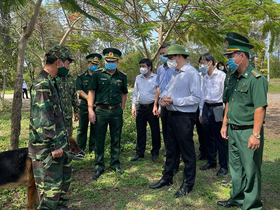 Bộ trưởng Nguyễn Thanh Long đi kiểm tra công tác phòng, chống Covid-19 tại Kiên Giang. Bộ trưởng Y tế: Chủ động kiểm soát, không luống cuống khi xảy ra dịch Covid-19 -0
