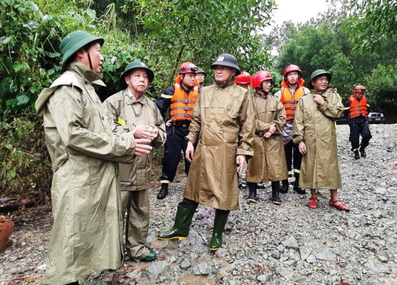 Lãnh đạo UBND tỉnh và Ban Giám đốc Công an tỉnh triển khai các phương án tìm kiếm công nhân đang mất tích tại Thủy điện Rào Trăng 3. Thiết lập cầu đường thủy tiến vào Rào Trăng 3 -0