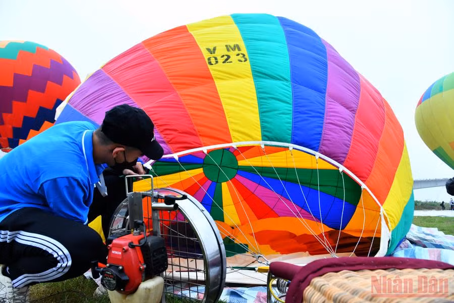 Hà Nội: Trải nghiệm bay khinh khí cầu bên sông Hồng -3