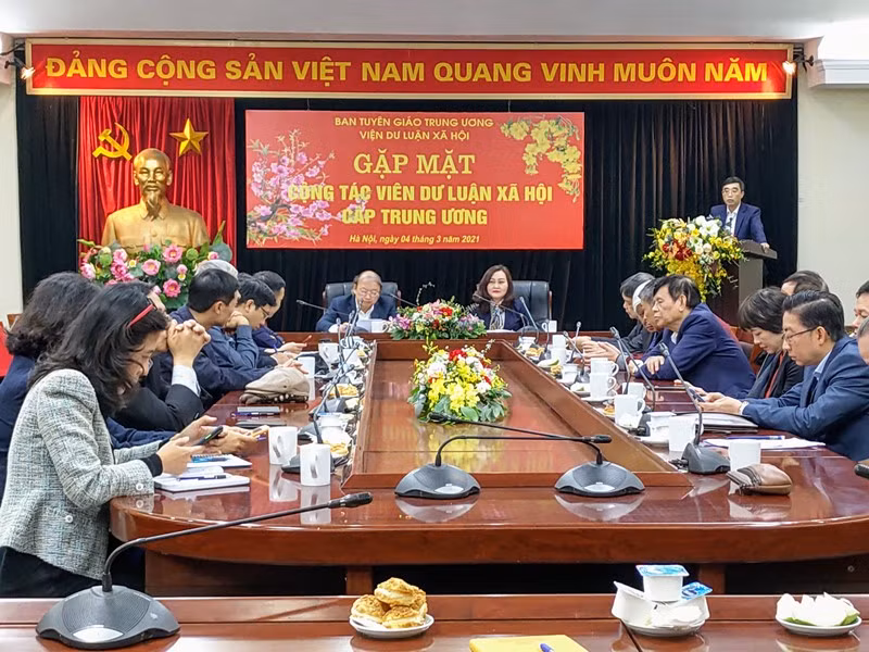 Coi trọng nắm bắt và thông tin định hướng dư luận xã hội