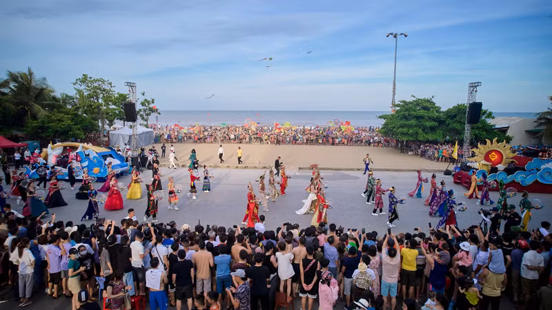 Sôi động Carnival trên thành phố biển Sầm Sơn -0
