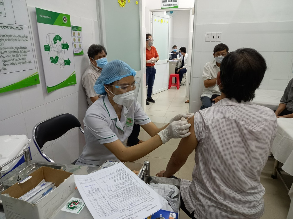 Bệnh viện bảo đảm tiêm chủng an toàn cho người cao tuổi. Tiêm chủng an toàn cho người cao tuổi, người nhiều bệnh nền -0