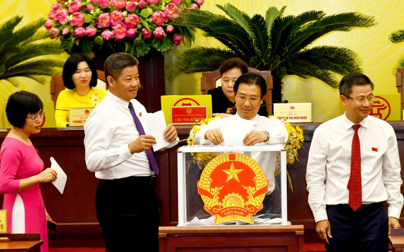 Các đại biểu HĐND thành phố bỏ phiếu bầu chức danh Chủ tịch UBND Hà Nội nhiệm kỳ 2016-2021. Đồng chí Chu Ngọc Anh được bầu là Chủ tịch UBND TP Hà Nội -0