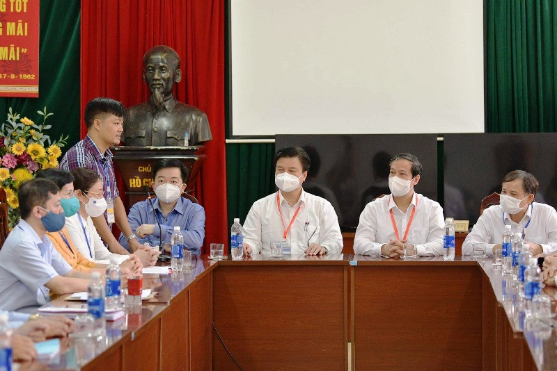 Ban Chỉ đạo kỳ thi tốt nghiệp THPT 2021 kiểm tra công tác thi tại điểm thi Trường phổ thông dân tộc nội trú THPT tỉnh Hòa Bình. Kiểm tra công tác tổ chức kỳ thi tốt nghiệp THPT tại Hòa Bình -0