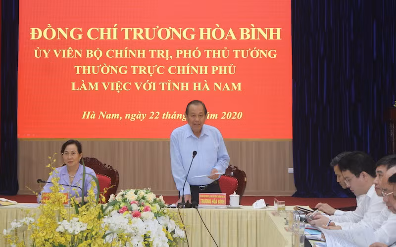 Phó Thủ tướng Thường trực Chính phủ Trương Hòa Bình phát biểu tại buổi làm việc.
