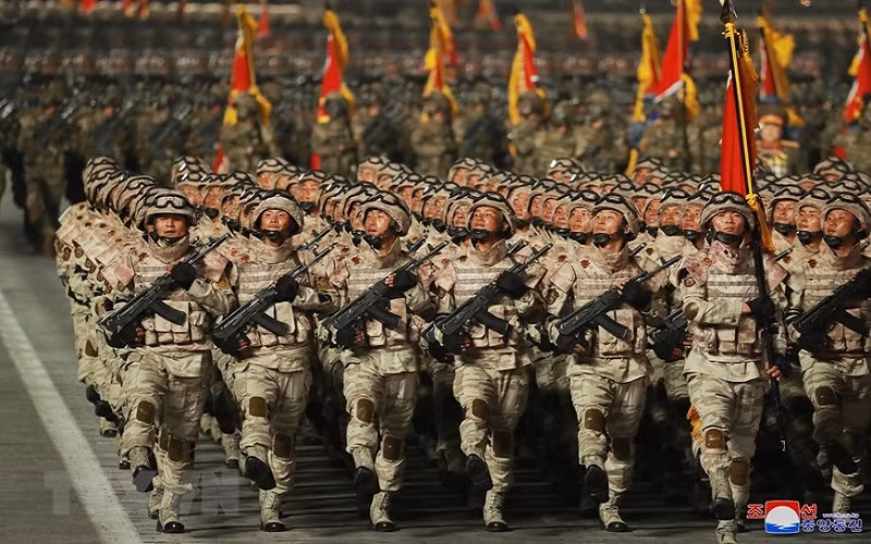 Lễ duyệt binh quy mô lớn tại Quảng trường Kim Nhật Thành ở trung tâm Bình Nhưỡng.
