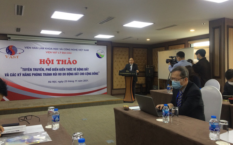 TS Nguyễn Xuân Anh, Viện trưởng Viện Vật lý địa cầu phát biểu khai mạc hội thảo. Các nhà khoa học chia sẻ kỹ năng phòng tránh rủi ro động đất cho cộng đồng -0