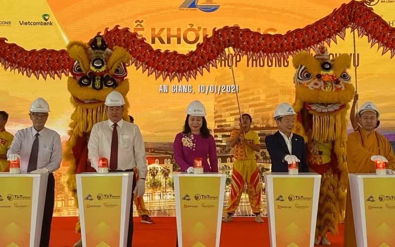 Chính thức khởi công xây dựng dự án Khu phức hợp nhà ở kết hợp thương mại dịch vụ tọa lạc tại phường Mỹ Bình, TP Long Xuyên. 