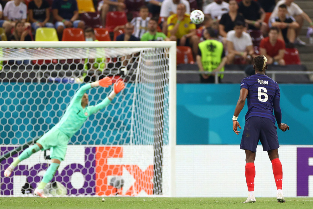 Đến phút 75, Paul Pogba vẽ nên một siêu phẩm với cú cứa lòng hoàn hảo, ghi bàn nâng tỷ số lên 3-1 cho Pháp. (Ảnh: UEFA) Cận cảnh Pháp gục ngã trên chấm luân lưu, nhường vé vào tứ kết Euro cho Thụy Sĩ -0